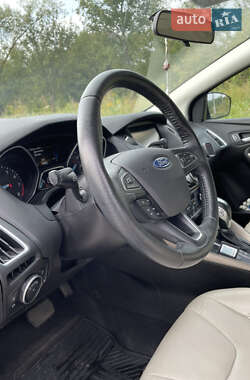 Хэтчбек Ford Focus 2015 в 