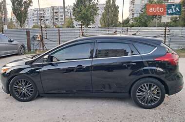 Хэтчбек Ford Focus 2015 в 