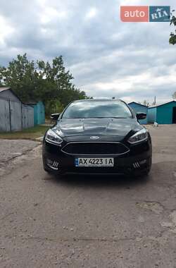 Хэтчбек Ford Focus 2015 в 