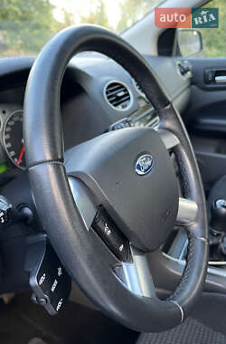 Хэтчбек Ford Focus 2007 в 