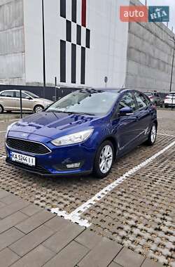 Хэтчбек Ford Focus 2015 в 