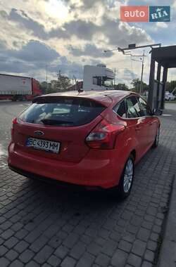 Хэтчбек Ford Focus 2012 в 