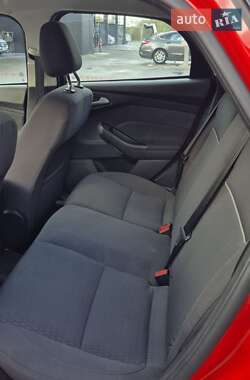 Хэтчбек Ford Focus 2012 в 