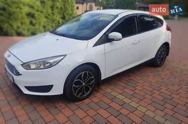 Хэтчбек Ford Focus 2015 в 