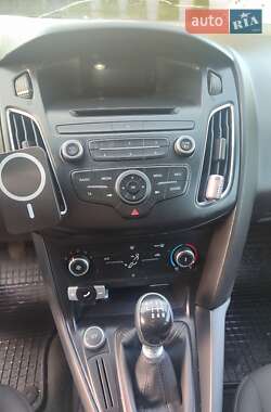 Хэтчбек Ford Focus 2015 в 
