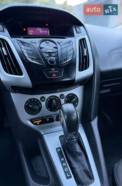Седан Ford Focus 2011 в 