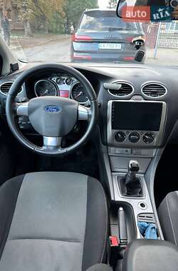 Хетчбек Ford Focus 2010 в 