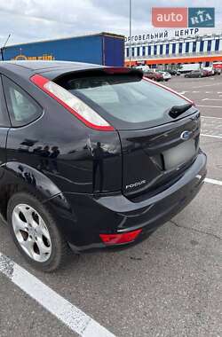 Хэтчбек Ford Focus 2011 в 