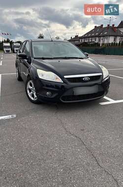 Хэтчбек Ford Focus 2011 в 