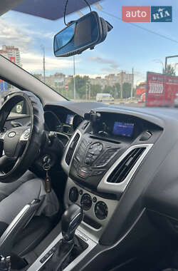 Хетчбек Ford Focus 2012 в 