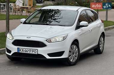 Хэтчбек Ford Focus 2015 в 