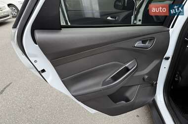 Хэтчбек Ford Focus 2015 в 