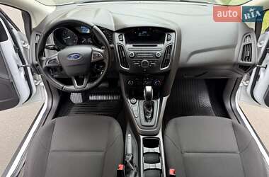 Хэтчбек Ford Focus 2015 в 
