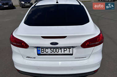 Седан Ford Focus 2015 в 