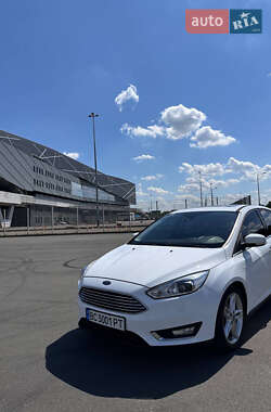 Седан Ford Focus 2015 в 