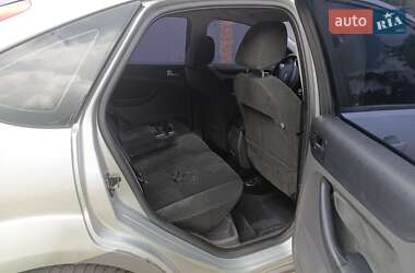 Хэтчбек Ford Focus 2005 в 