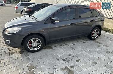 Хэтчбек Ford Focus 2011 в 