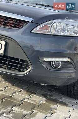 Хэтчбек Ford Focus 2011 в 