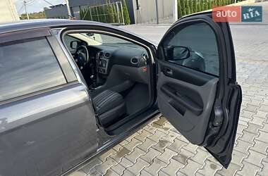 Хэтчбек Ford Focus 2011 в 