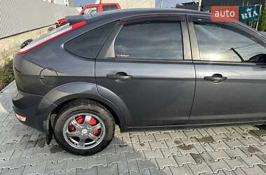Хэтчбек Ford Focus 2011 в 