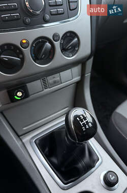 Хэтчбек Ford Focus 2011 в 