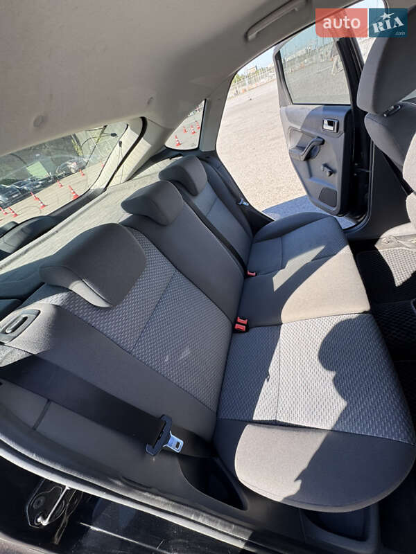Хэтчбек Ford Focus 2007 в Львове