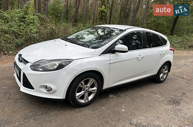 Хэтчбек Ford Focus 2012 в 