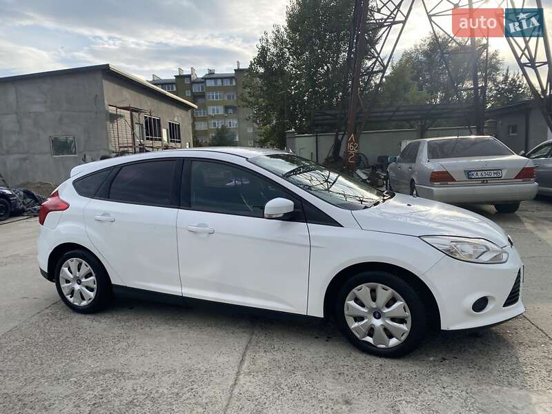Хэтчбек Ford Focus 2013 в 