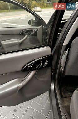 Седан Ford Focus 2003 в 