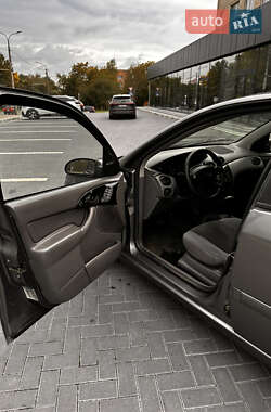 Седан Ford Focus 2003 в 