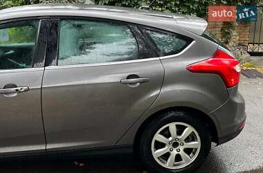 Хэтчбек Ford Focus 2011 в 