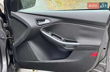 Хэтчбек Ford Focus 2011 в 
