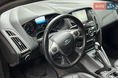 Хэтчбек Ford Focus 2011 в 