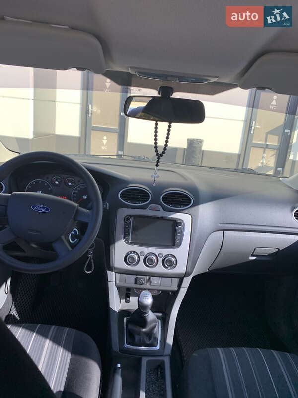 Хэтчбек Ford Focus 2011 в Полтаве