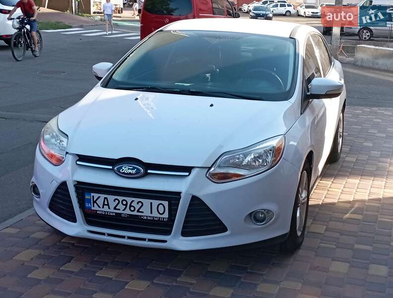 Седан Ford Focus 2013 в Вишневом фото 2 Седан Ford Focus 2013 в Вишневом