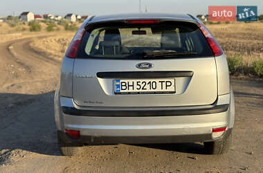 Хэтчбек Ford Focus 2004 в 
