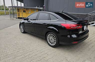 Седан Ford Focus 2016 в 