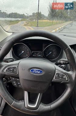 Седан Ford Focus 2015 в 