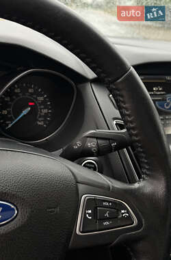 Седан Ford Focus 2015 в 