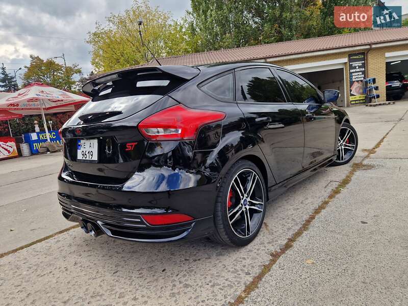 Хэтчбек Ford Focus 2017 в Днепре