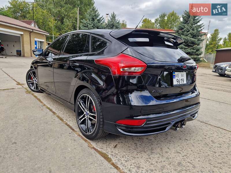 Хэтчбек Ford Focus 2017 в Днепре