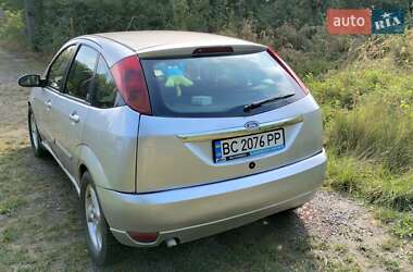 Хэтчбек Ford Focus 2001 в 