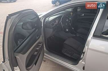 Хэтчбек Ford Focus 2011 в 