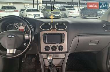Хэтчбек Ford Focus 2011 в 