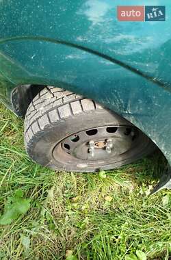 Седан Ford Focus 2000 в 
