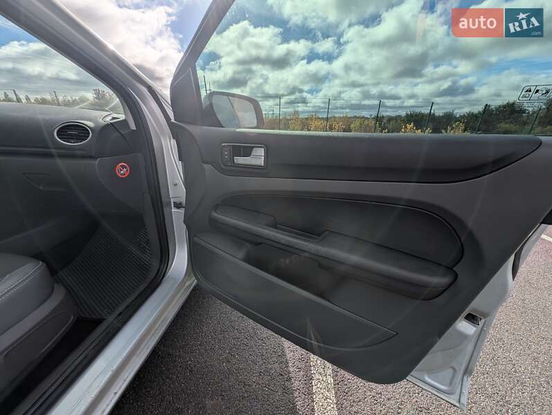 Хэтчбек Ford Focus 2007 в Ровно