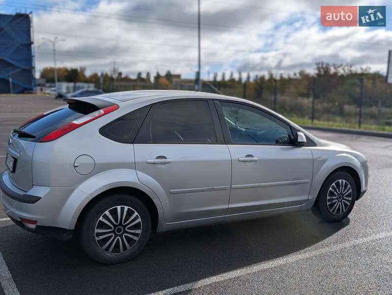 Хэтчбек Ford Focus 2007 в Ровно