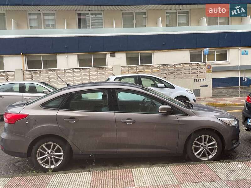 Седан Ford Focus 2015 в 