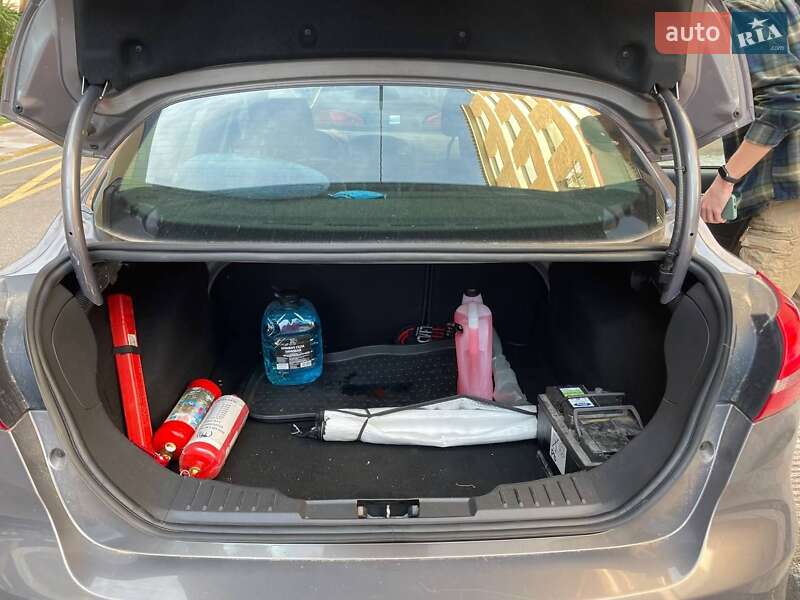 Седан Ford Focus 2015 в Киеве