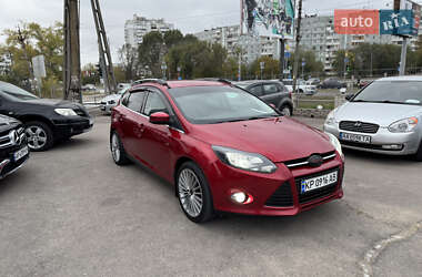 Хэтчбек Ford Focus 2012 в 